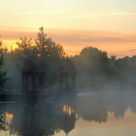 Gurudeva Bhavan Somogyvamos ภายนอก รูปภาพ