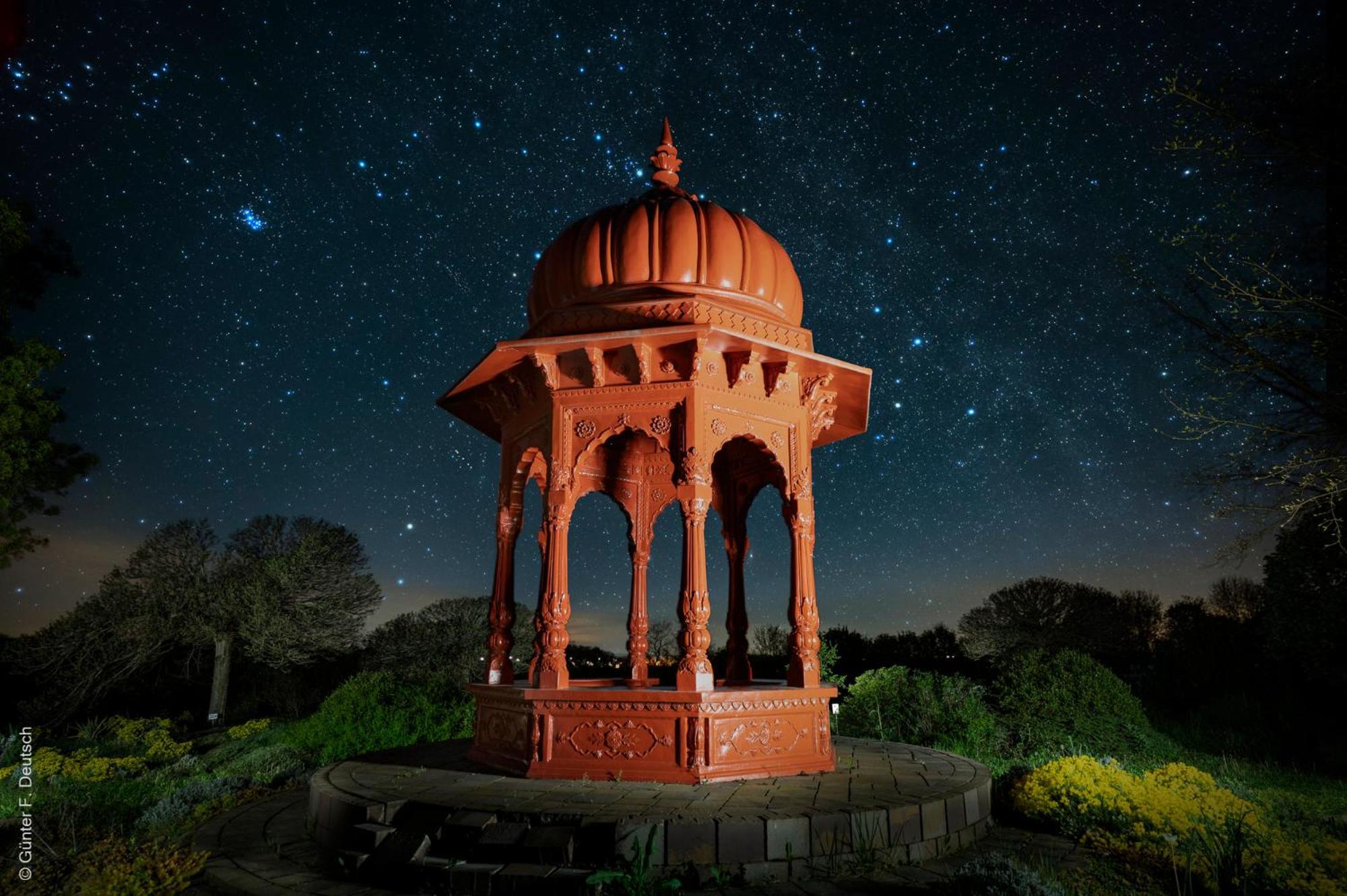Gurudeva Bhavan Somogyvamos ภายนอก รูปภาพ