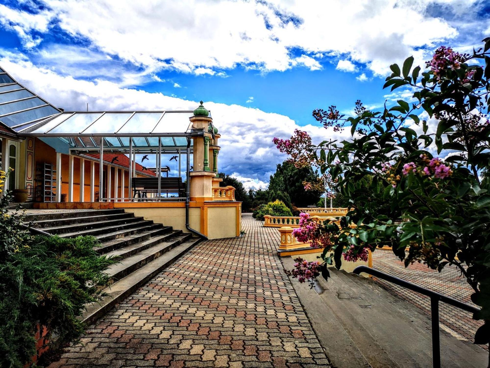 Gurudeva Bhavan Somogyvamos ภายนอก รูปภาพ