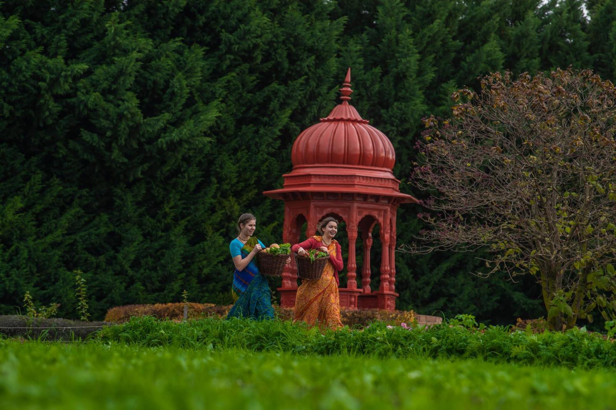 Gurudeva Bhavan Somogyvamos ภายนอก รูปภาพ